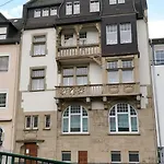 In Einem Historischen Gebaeude Mit Balkon Und Blick Auf Mosel By Interhome Lägenhet *